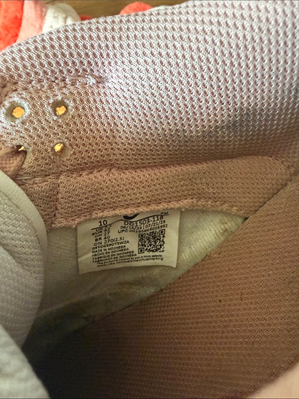 Nike Women’s dunks Low-Top Sneakers in Dusty Rose and White - Picture 4 of 4
